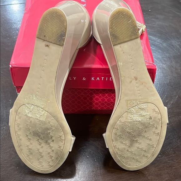 Kelly & Katie Women's Addison Cream Wedge Sandals in a Natural color size 7 - Picture 9 of 11